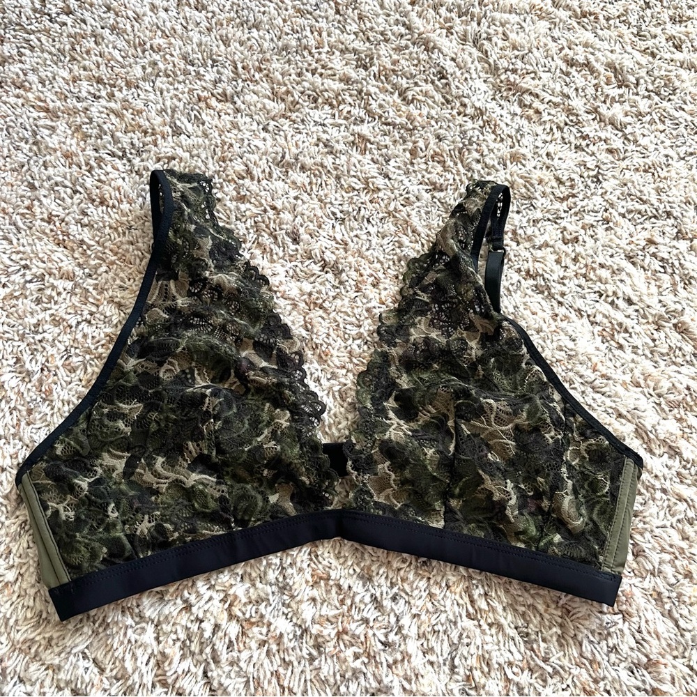 Xhilaration - Women’s Green/Black Bralette (XL)